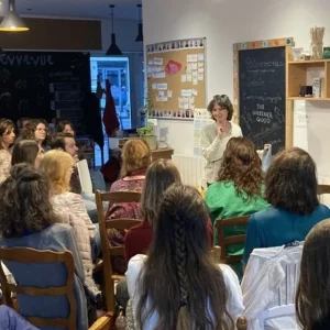 Groupe de personnes assistant à une conférence dans le cadre du programme VERT